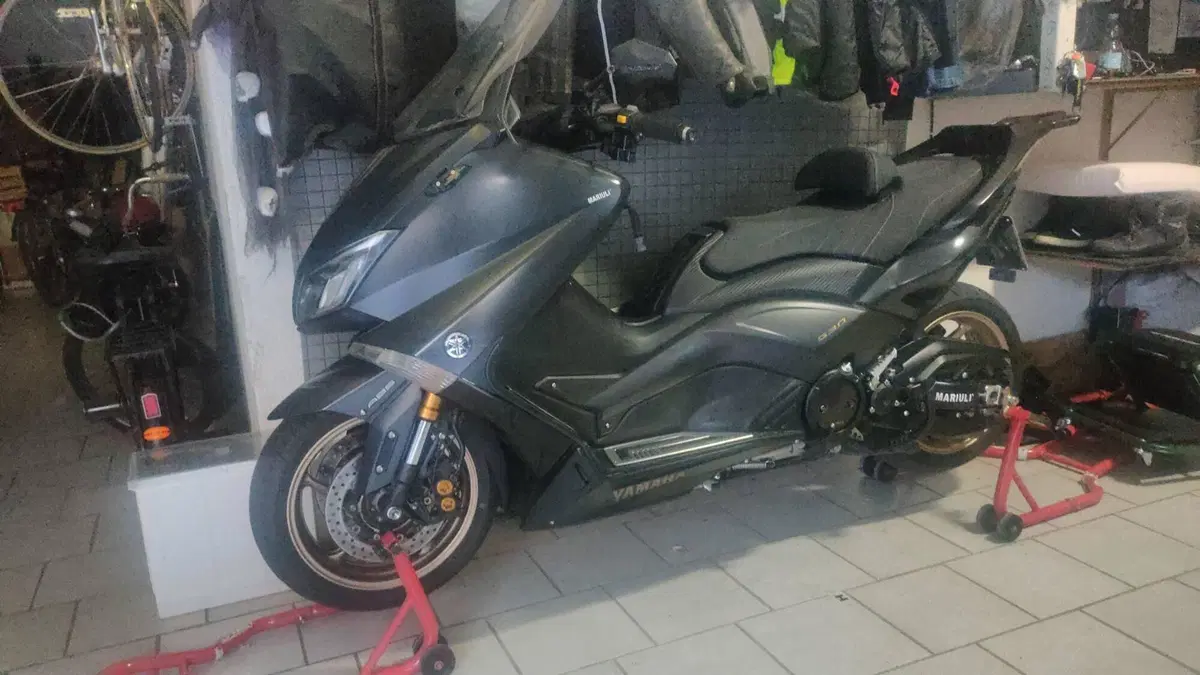 Yamaha T-Max 530 Iron Max ABS (2014 - 17) (4)