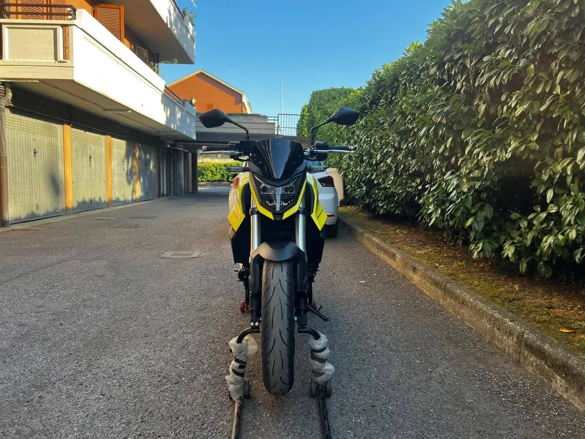 Honda CB 750 Hornet (2023 - 24) (3)