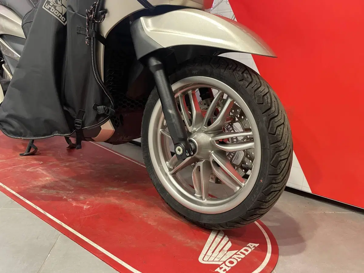 Piaggio Beverly 300 S ABS-ASR (2021 - 25) (8)