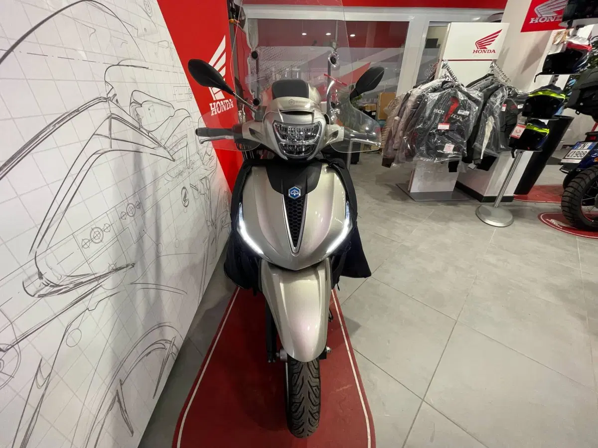 Piaggio Beverly 300 S ABS-ASR (2021 - 25) (4)