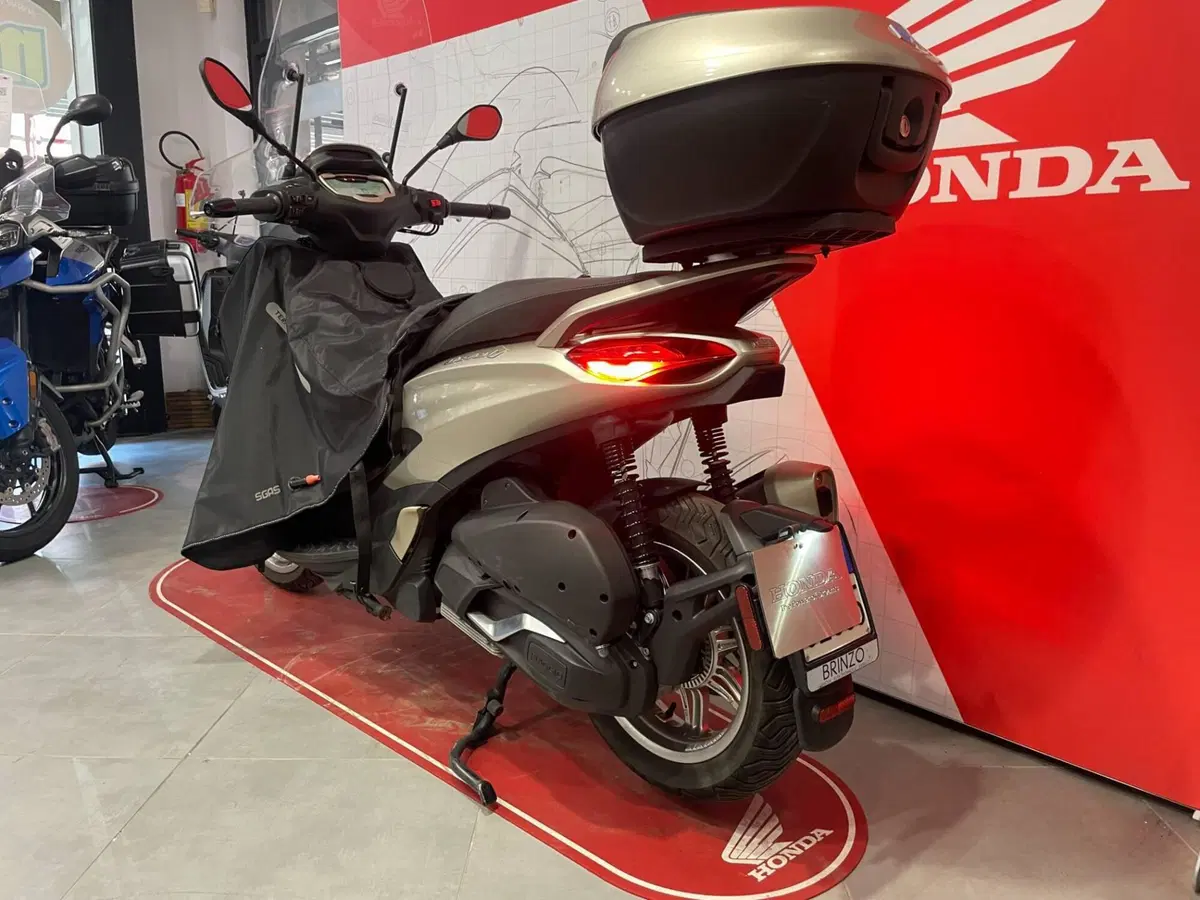 Piaggio Beverly 300 S ABS-ASR (2021 - 25) (2)