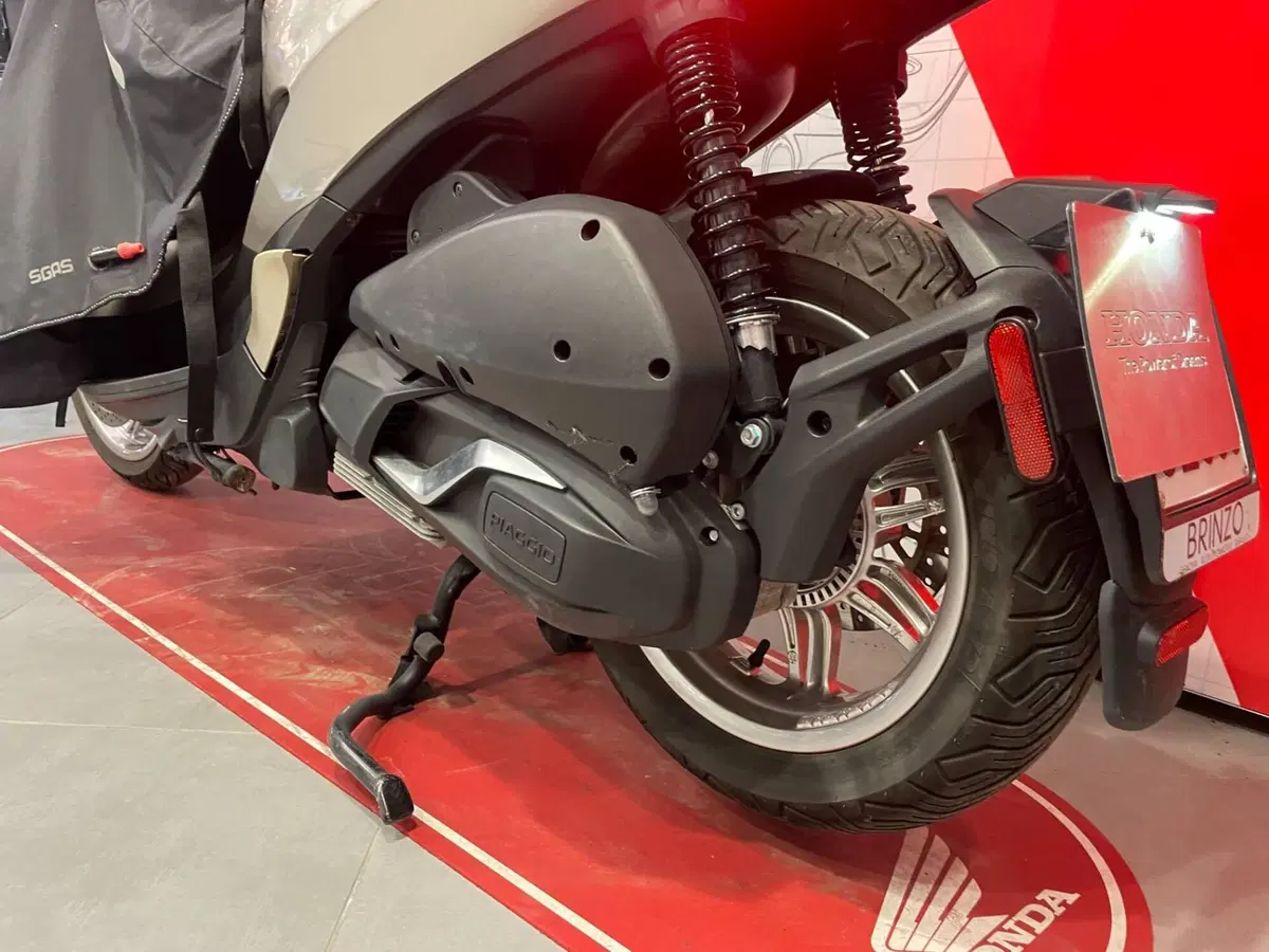 Piaggio Beverly 300 S ABS-ASR (2021 - 25) (11)