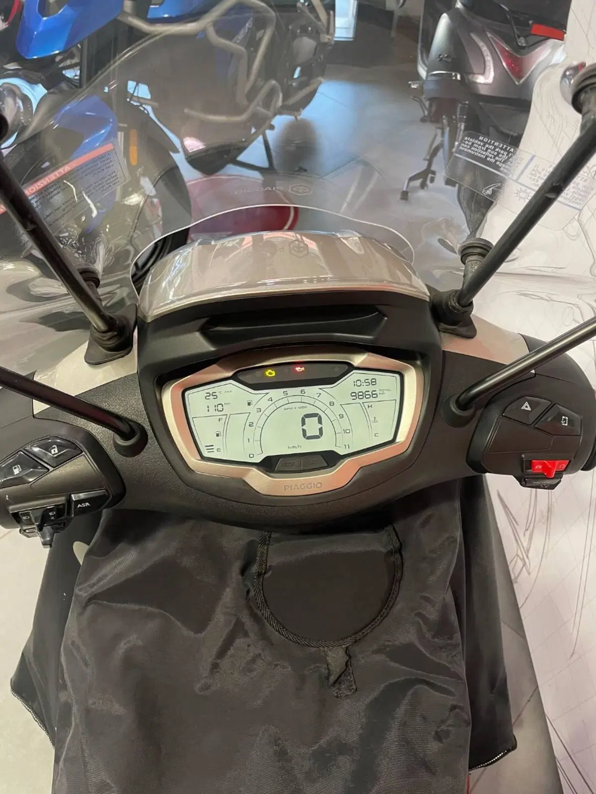 Piaggio Beverly 300 S ABS-ASR (2021 - 25) (13)
