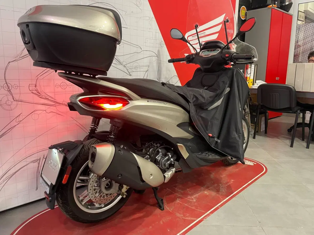 Piaggio Beverly 300 S ABS-ASR (2021 - 25) (5)