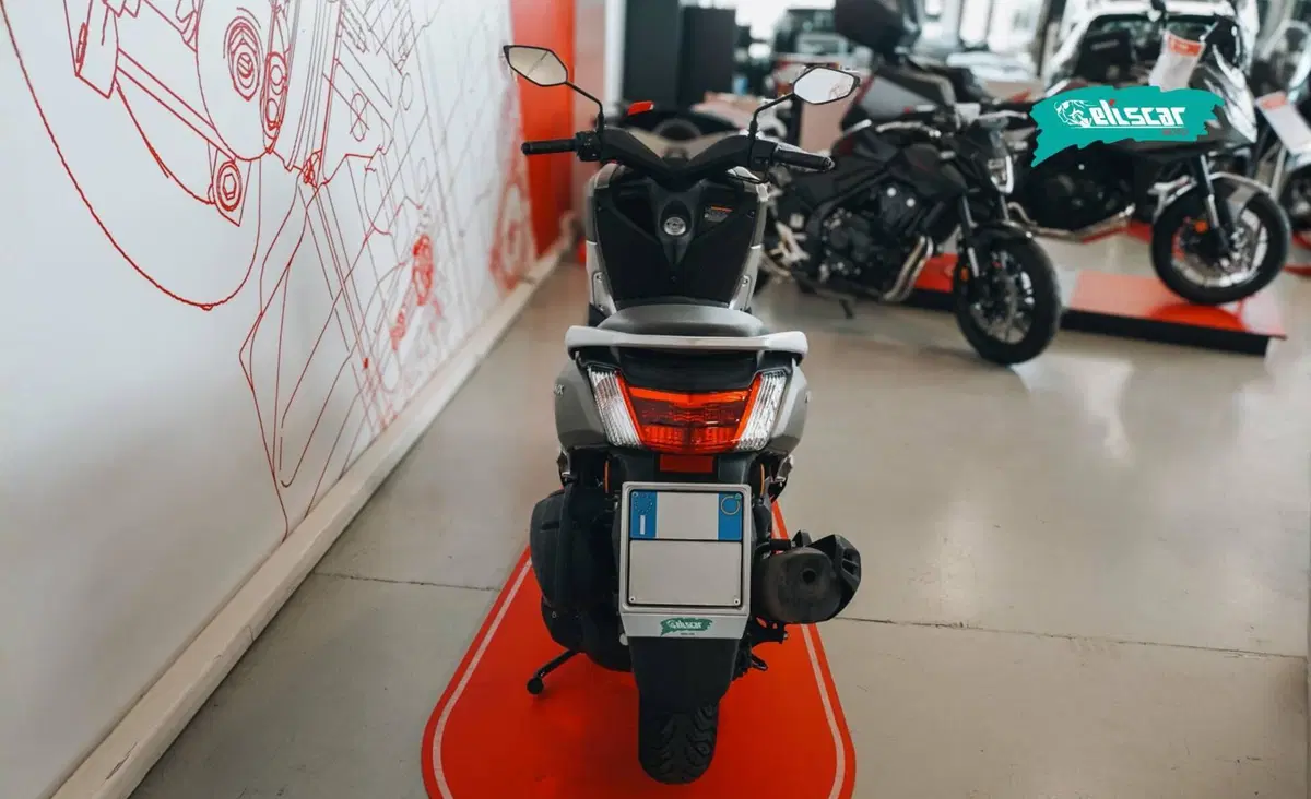 Yamaha N-Max 125 (2015 - 17) (4)