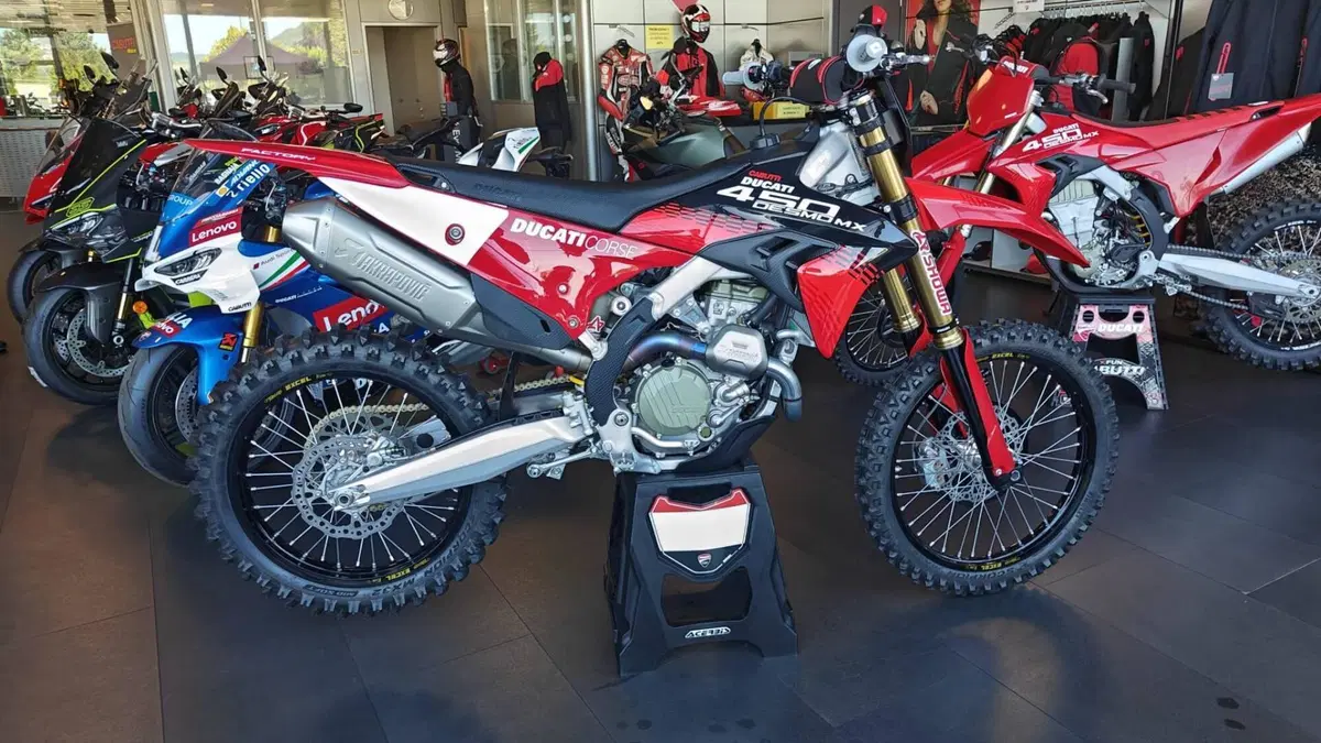 Ducati Desmo450 MX Factory (2026) (2)