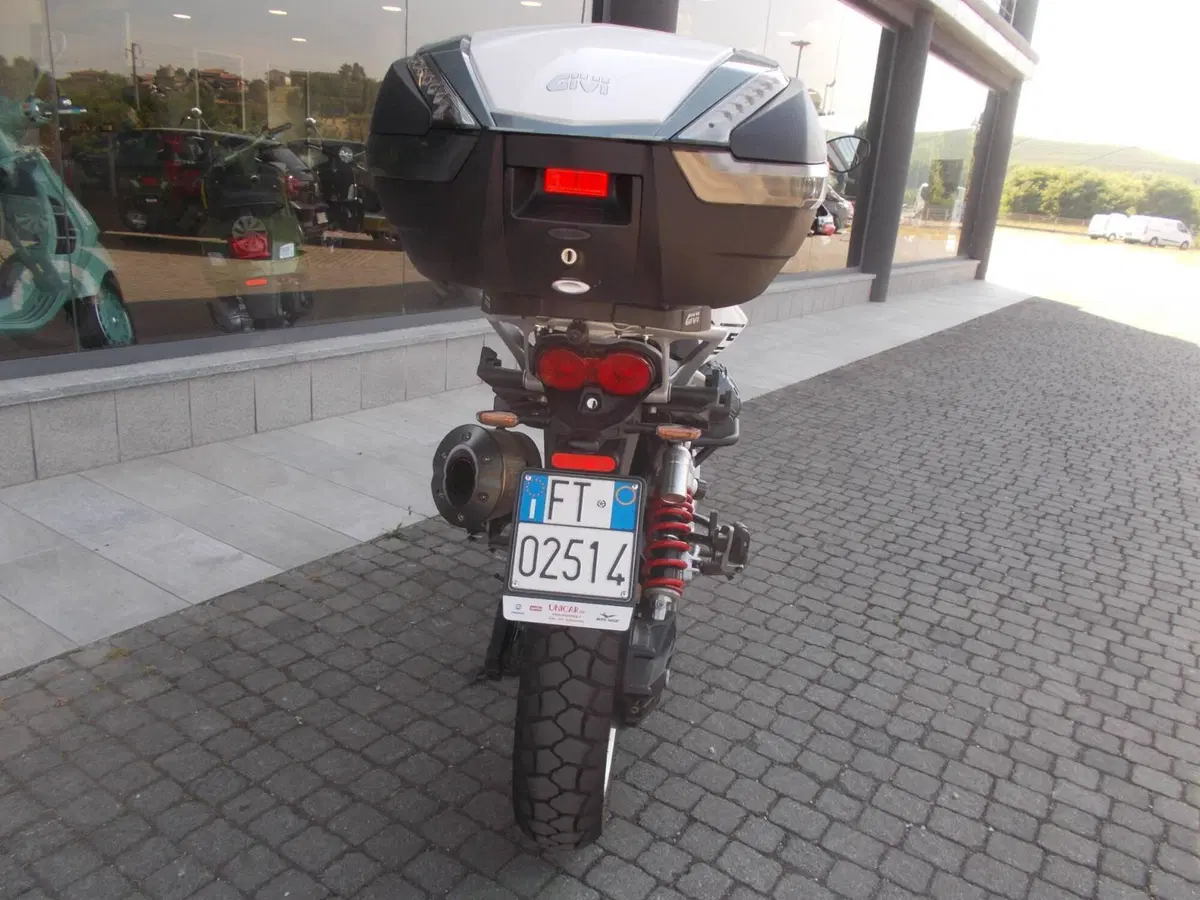 Moto Guzzi V85 TT (2024 - 26) (3)