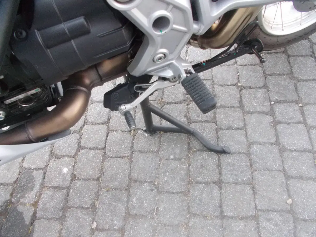 Moto Guzzi V85 TT (2024 - 26) (5)
