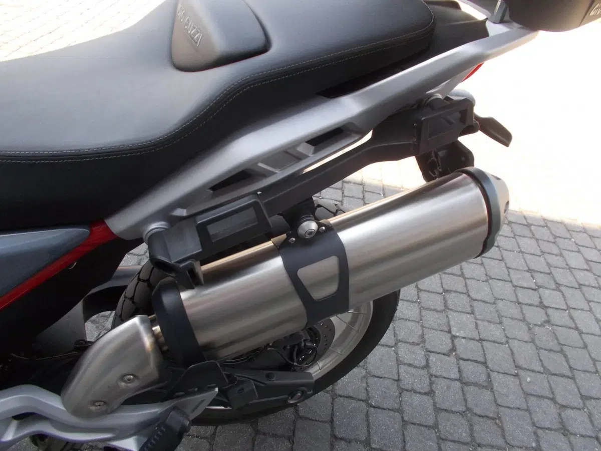 Moto Guzzi V85 TT (2024 - 26) (6)