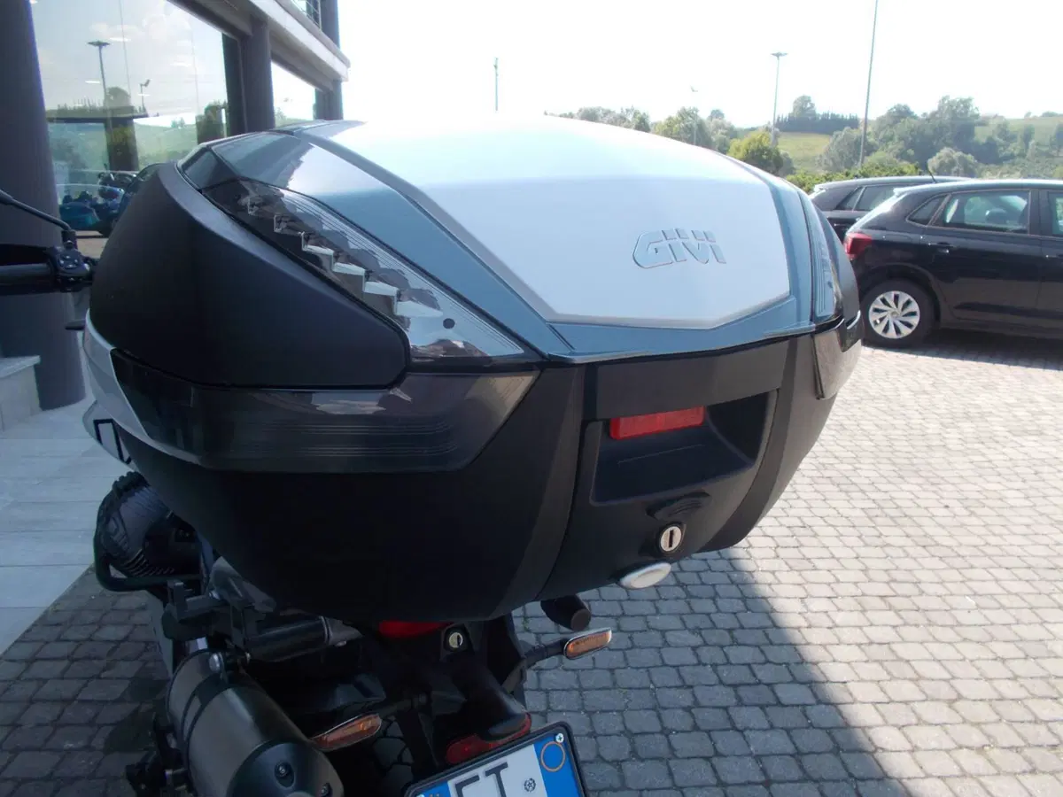 Moto Guzzi V85 TT (2024 - 26) (7)