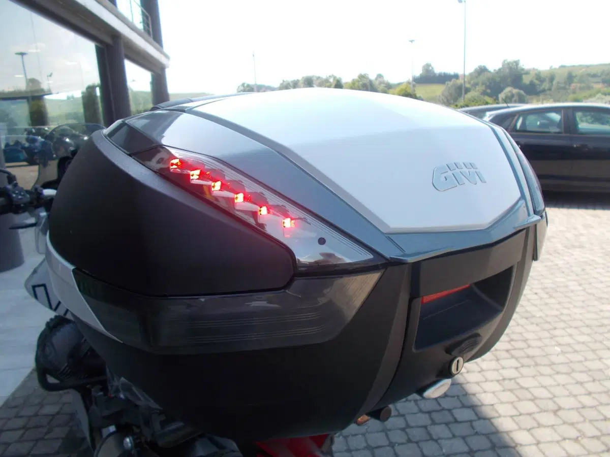 Moto Guzzi V85 TT (2024 - 26) (9)