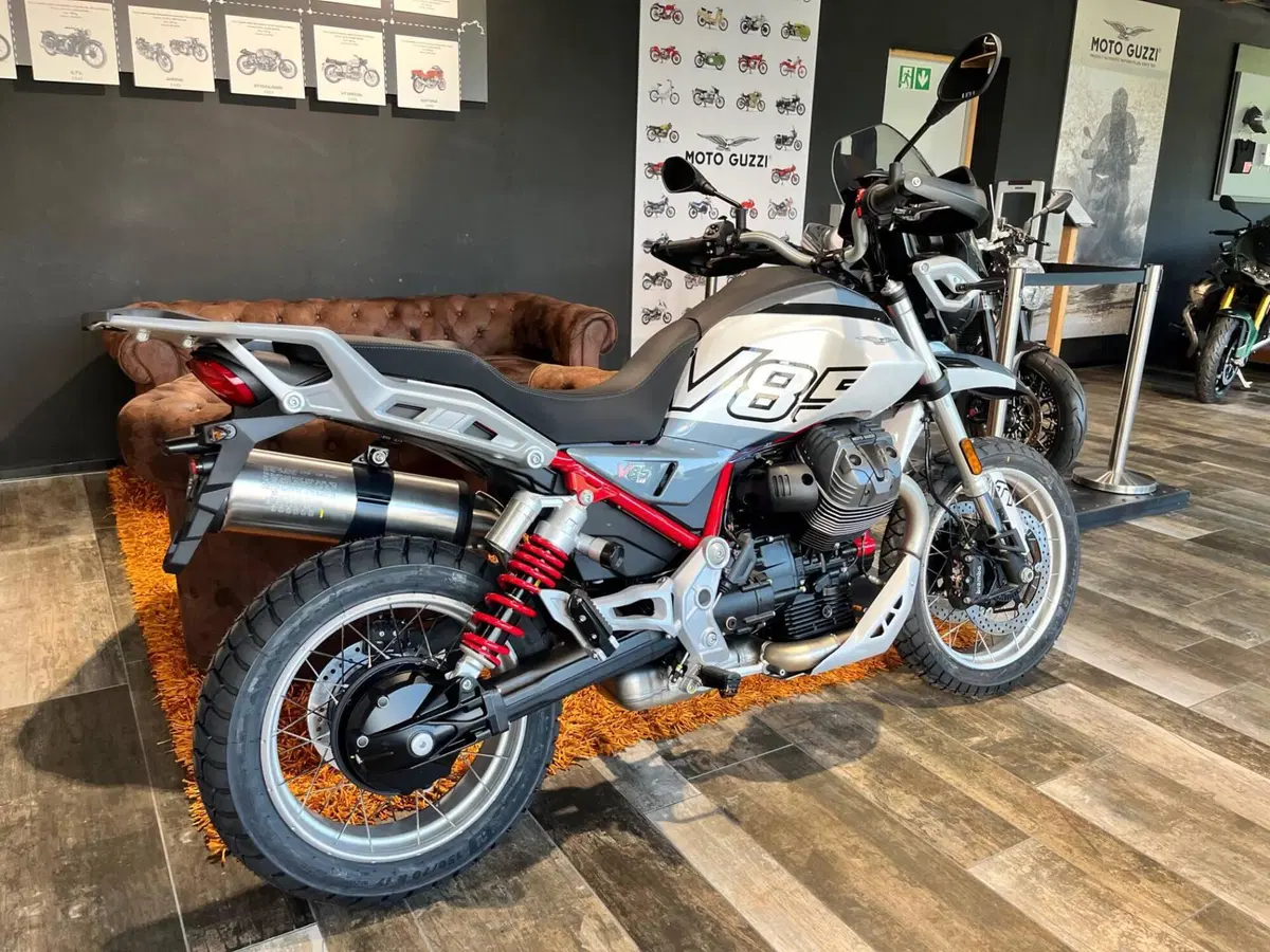 Moto Guzzi V85 TT (2024 - 26) (3)