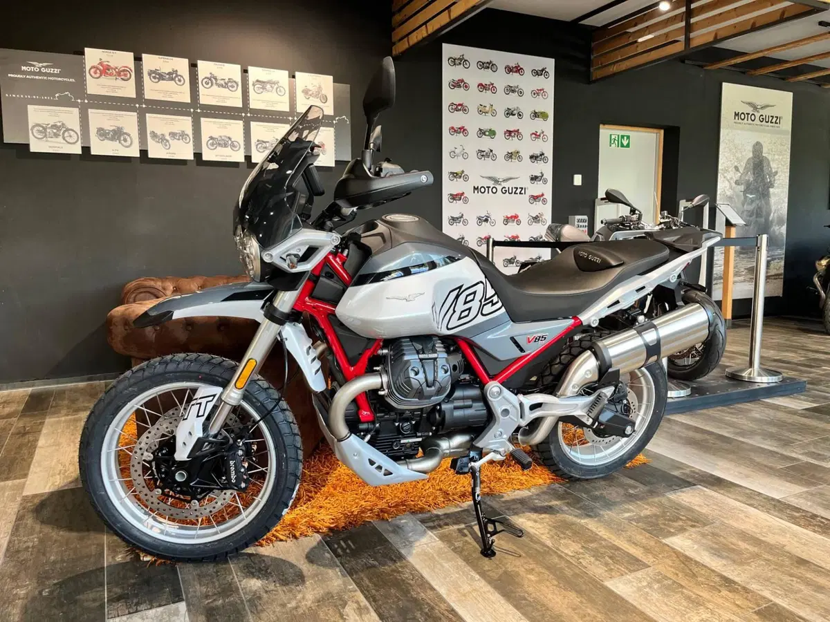Moto Guzzi V85 TT (2024 - 26) (4)