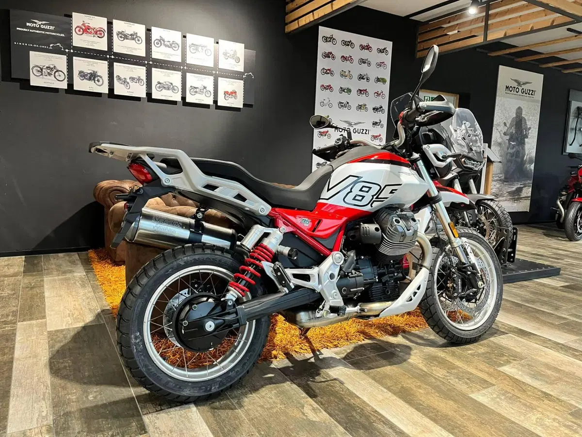 Moto Guzzi V85 TT (2024 - 26) (3)