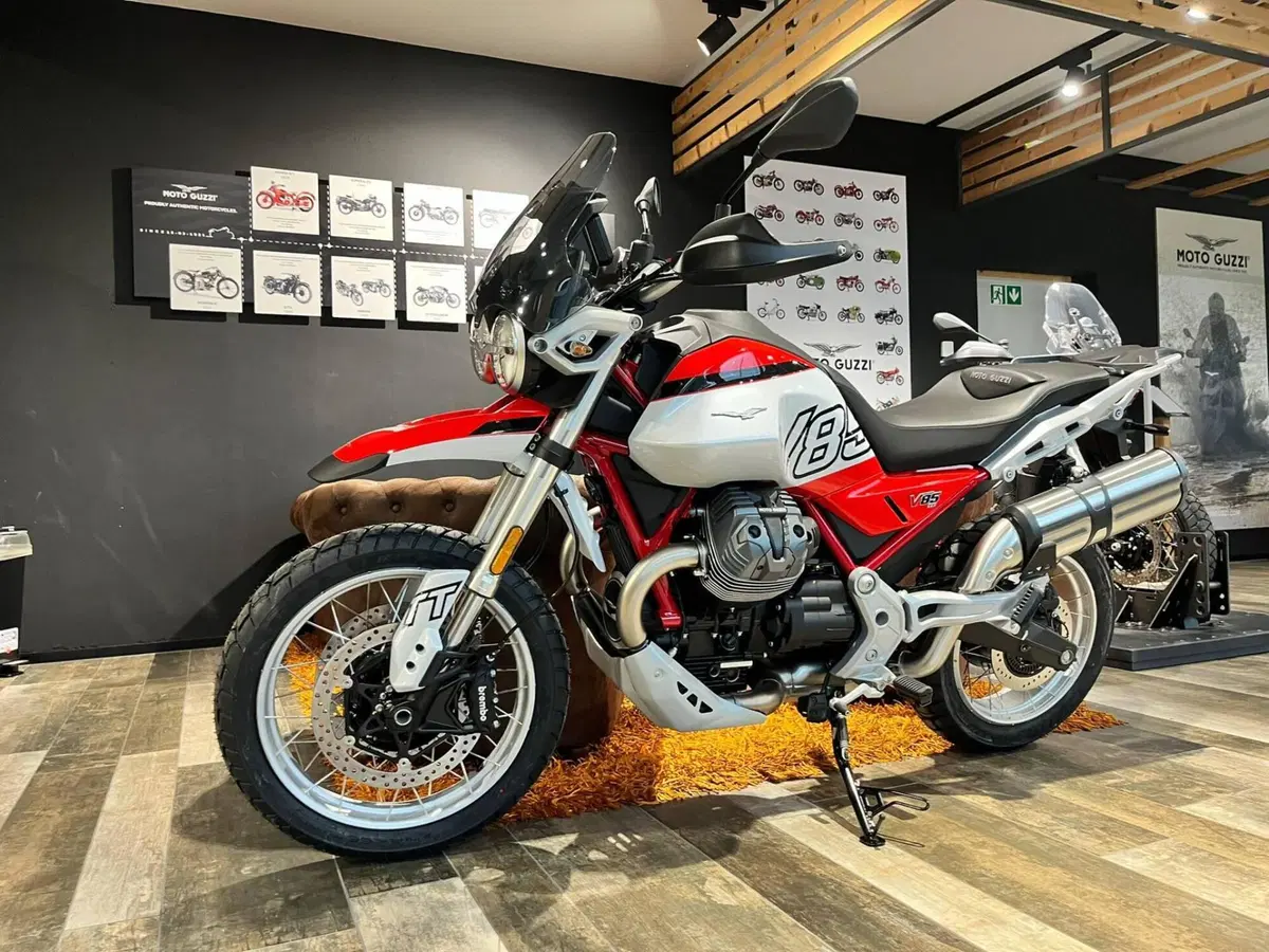 Moto Guzzi V85 TT (2024 - 26) (5)