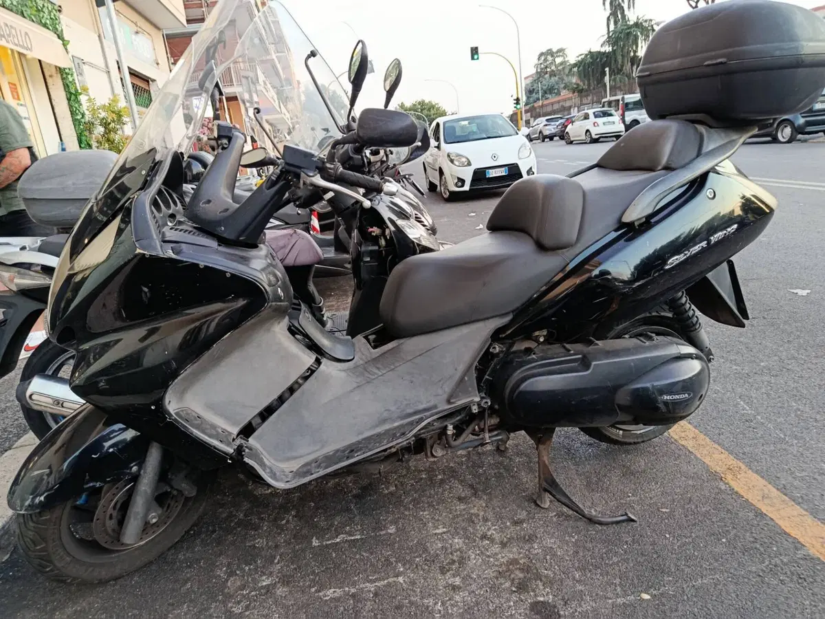 Silver Wing Honda