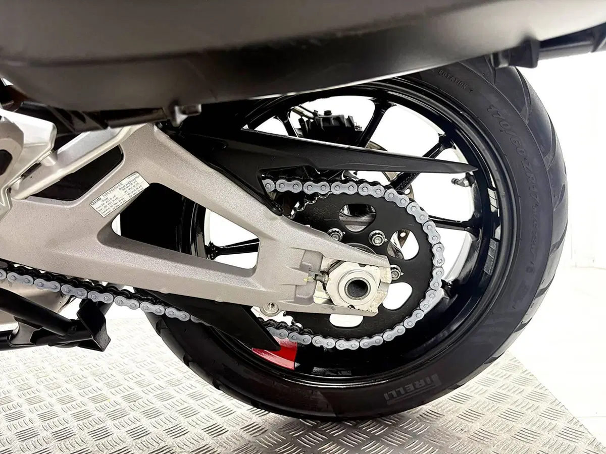 Aprilia Tuono V4 (2025 - 26) (18)