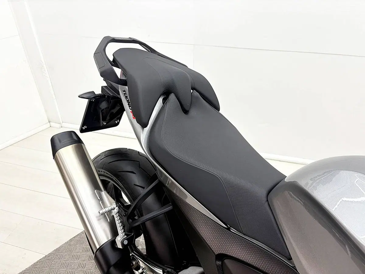 Aprilia Tuono V4 (2025 - 26) (19)