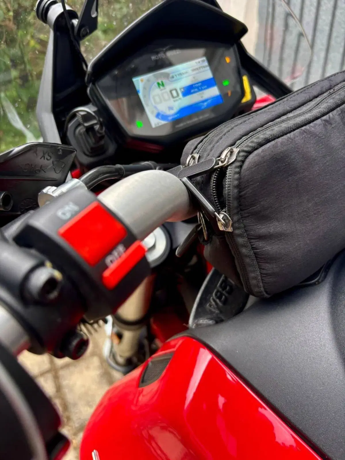 Moto Guzzi V85 TT Evocative Graphics (2021 - 23) (7)