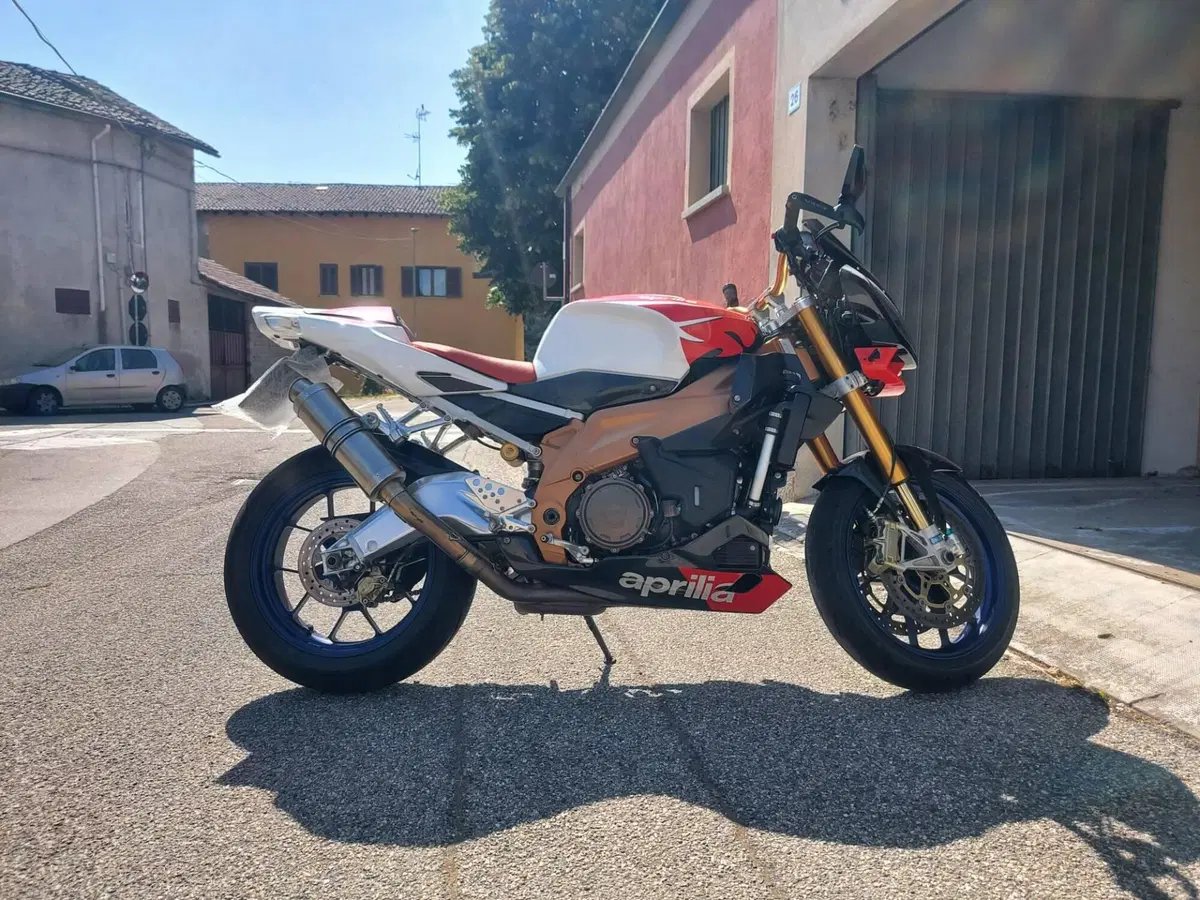 Aprilia Tuono 1000 R Factory (2006 - 11) (2)