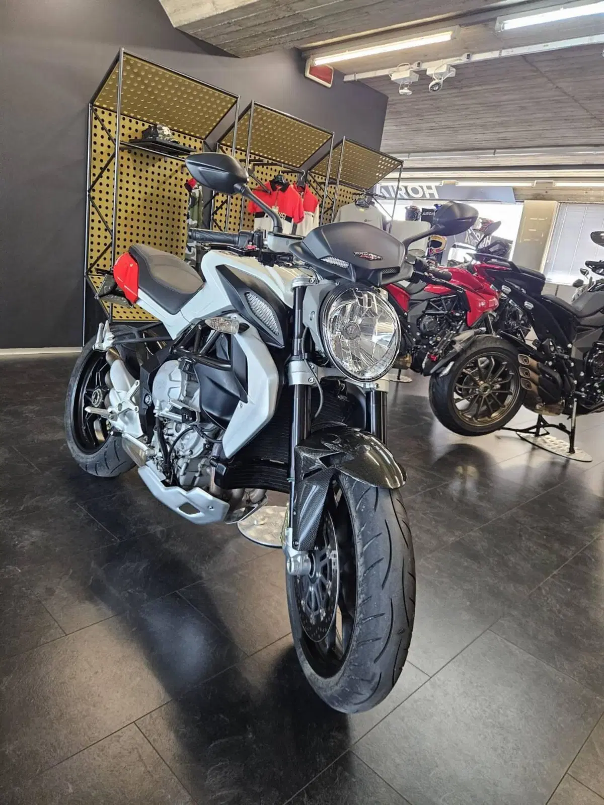 MV Agusta Brutale 800 (2012 - 15) (2)
