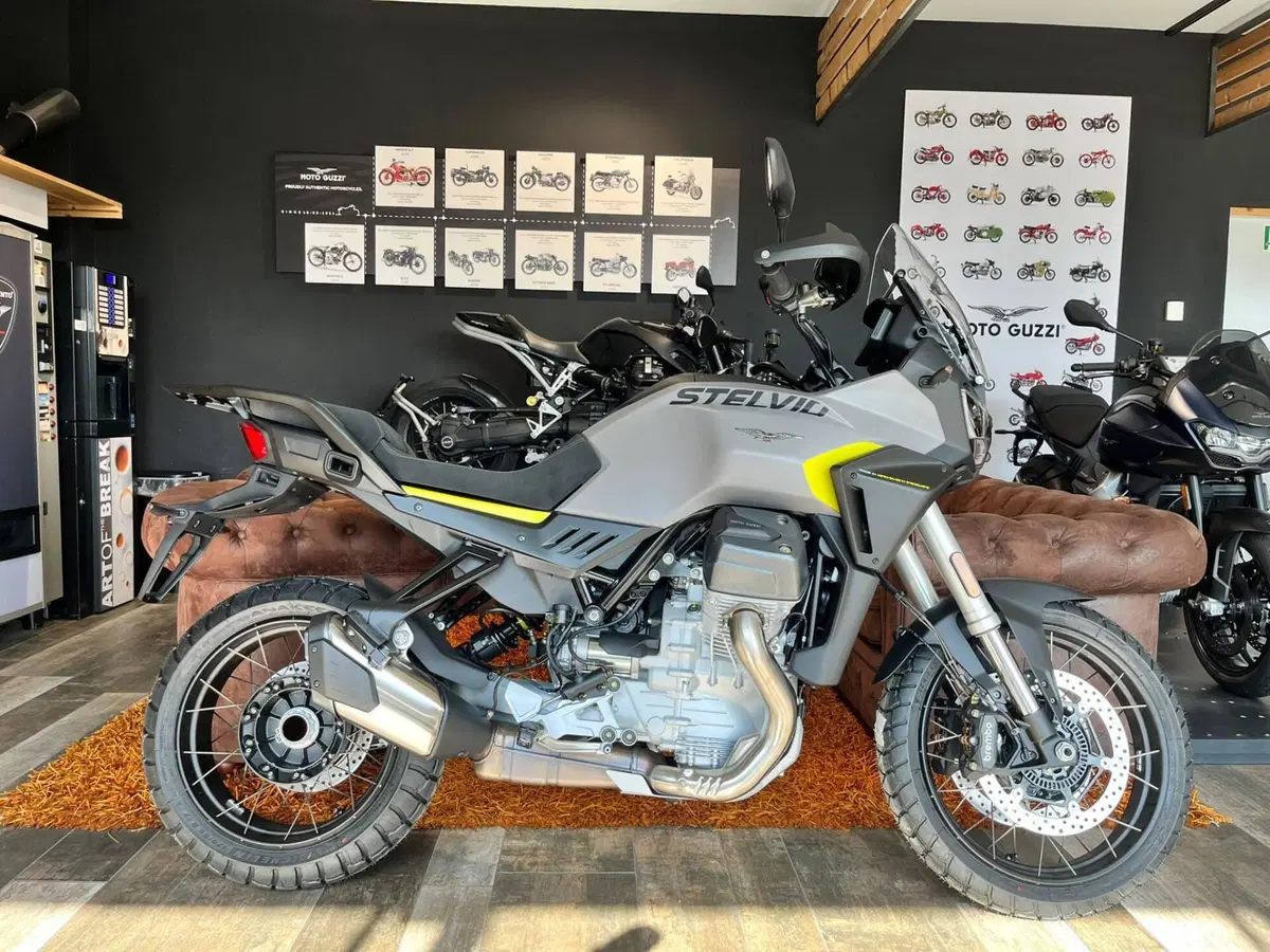 Moto Guzzi Stelvio (2024 - 26)