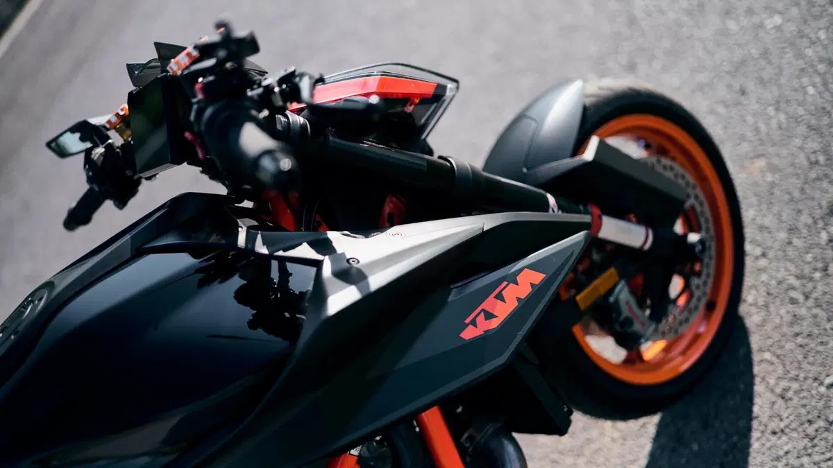 KTM 1290 Super Duke R (2021) (4)