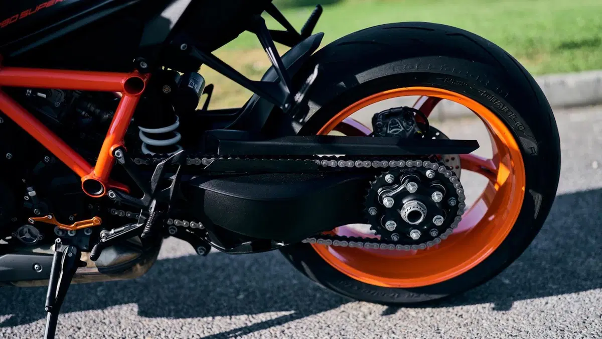 KTM 1290 Super Duke R (2021) (6)