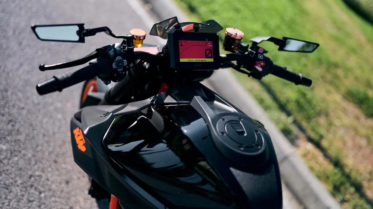 KTM 1290 Super Duke R (2021) (8)