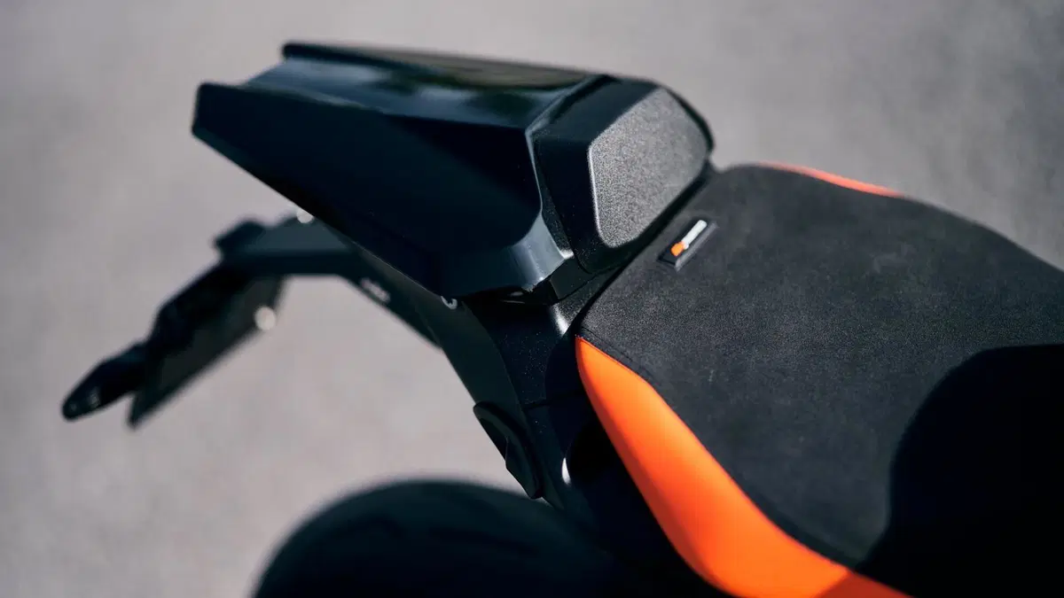 KTM 1290 Super Duke R (2021) (14)