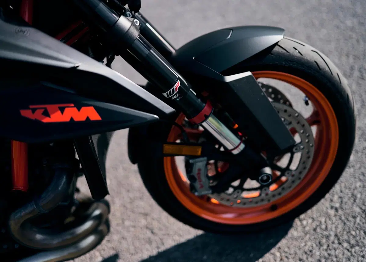 KTM 1290 Super Duke R (2021) (15)