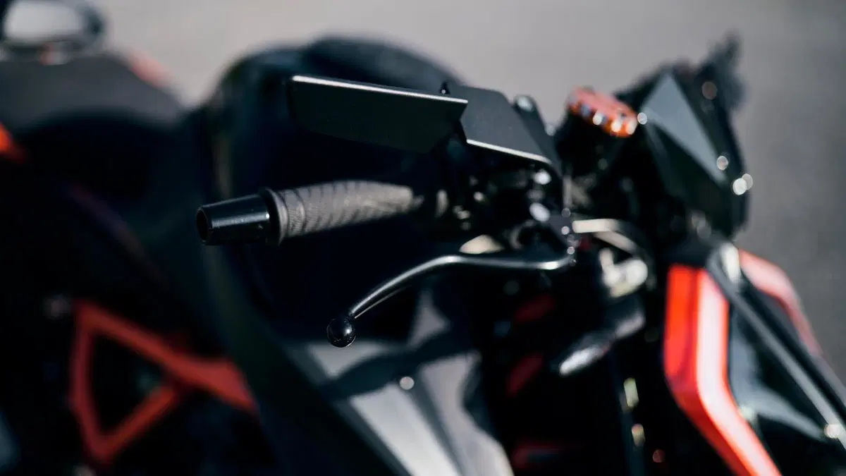 KTM 1290 Super Duke R (2021) (17)