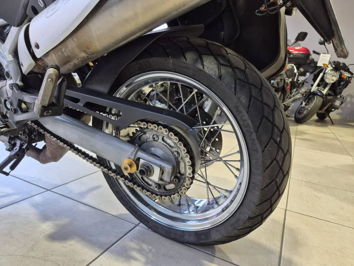 Moto Morini 9 1/2 (2006 - 13) (11)