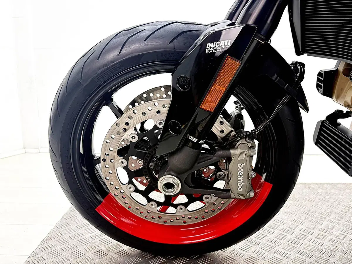 Ducati Hypermotard 950 RVE (2020) (13)