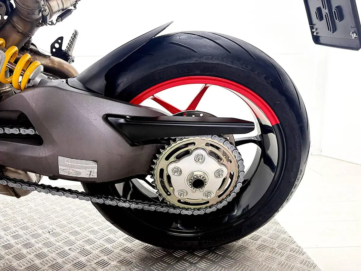 Ducati Hypermotard 950 RVE (2020) (18)
