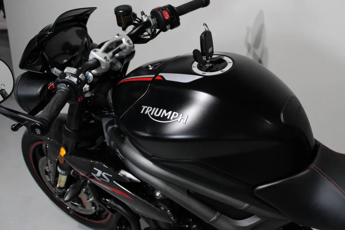 Triumph Speed Triple 1050 RS (2018 - 20) (5)