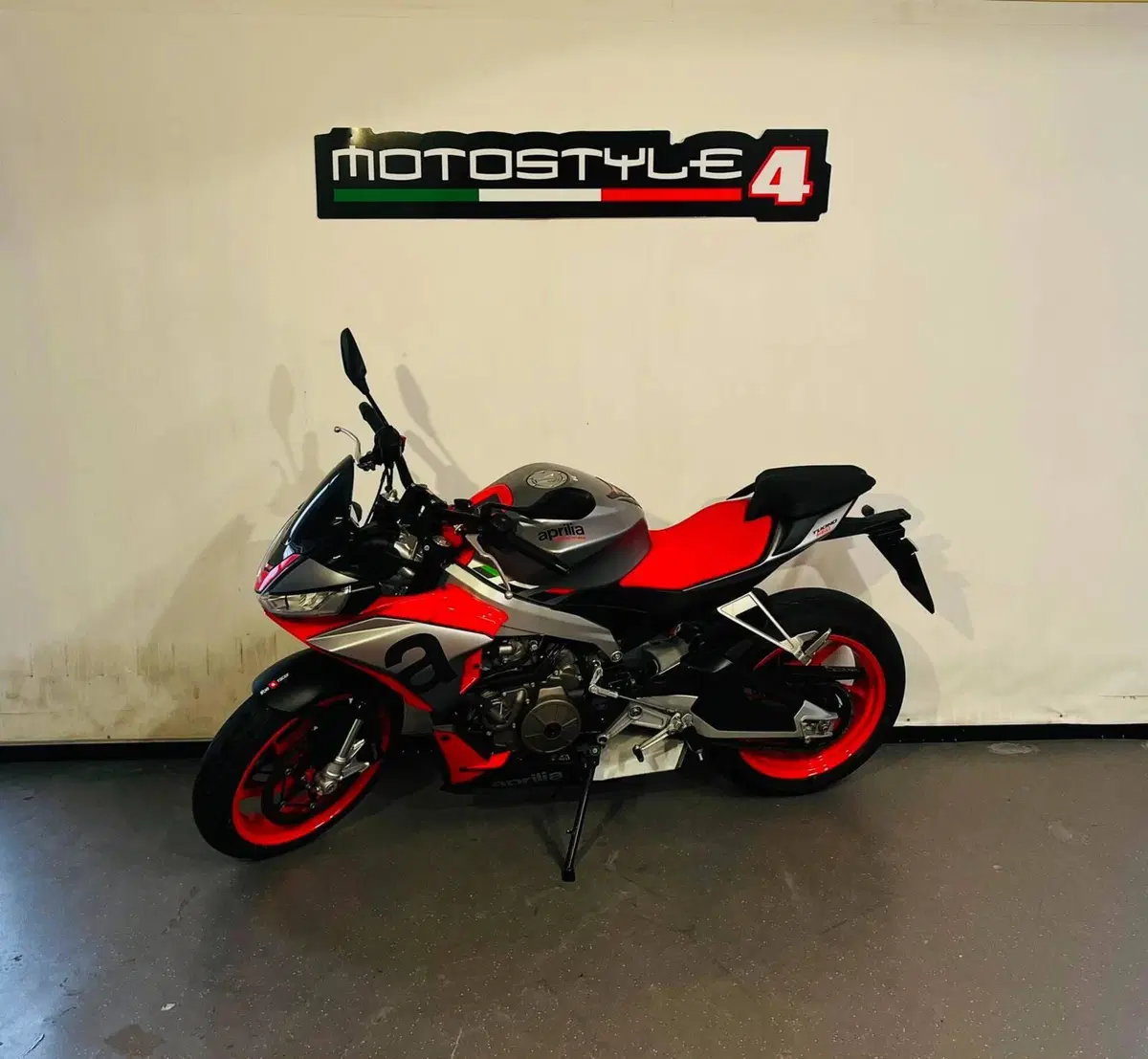 Aprilia Tuono 660 (2021 - 25) (2)