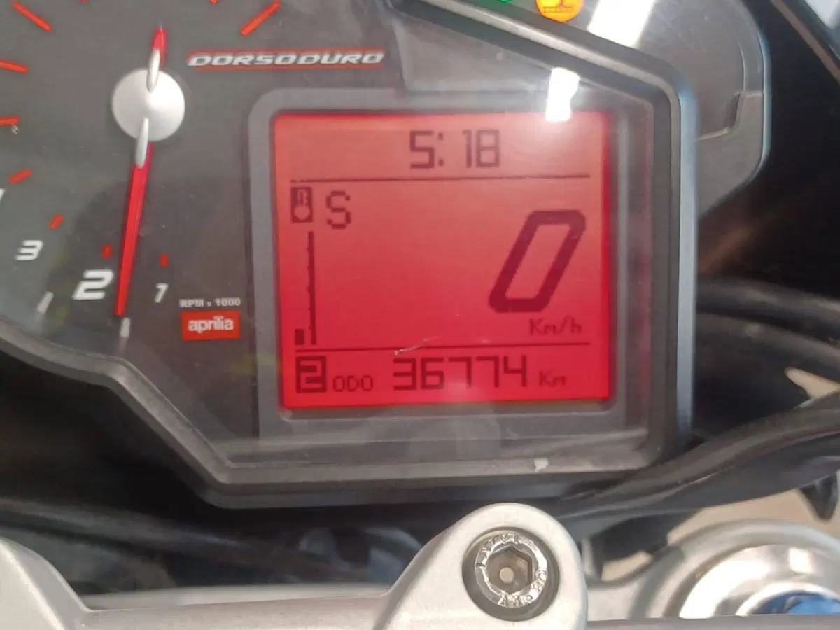 Aprilia Dorsoduro 750 (2009 - 14) (8)