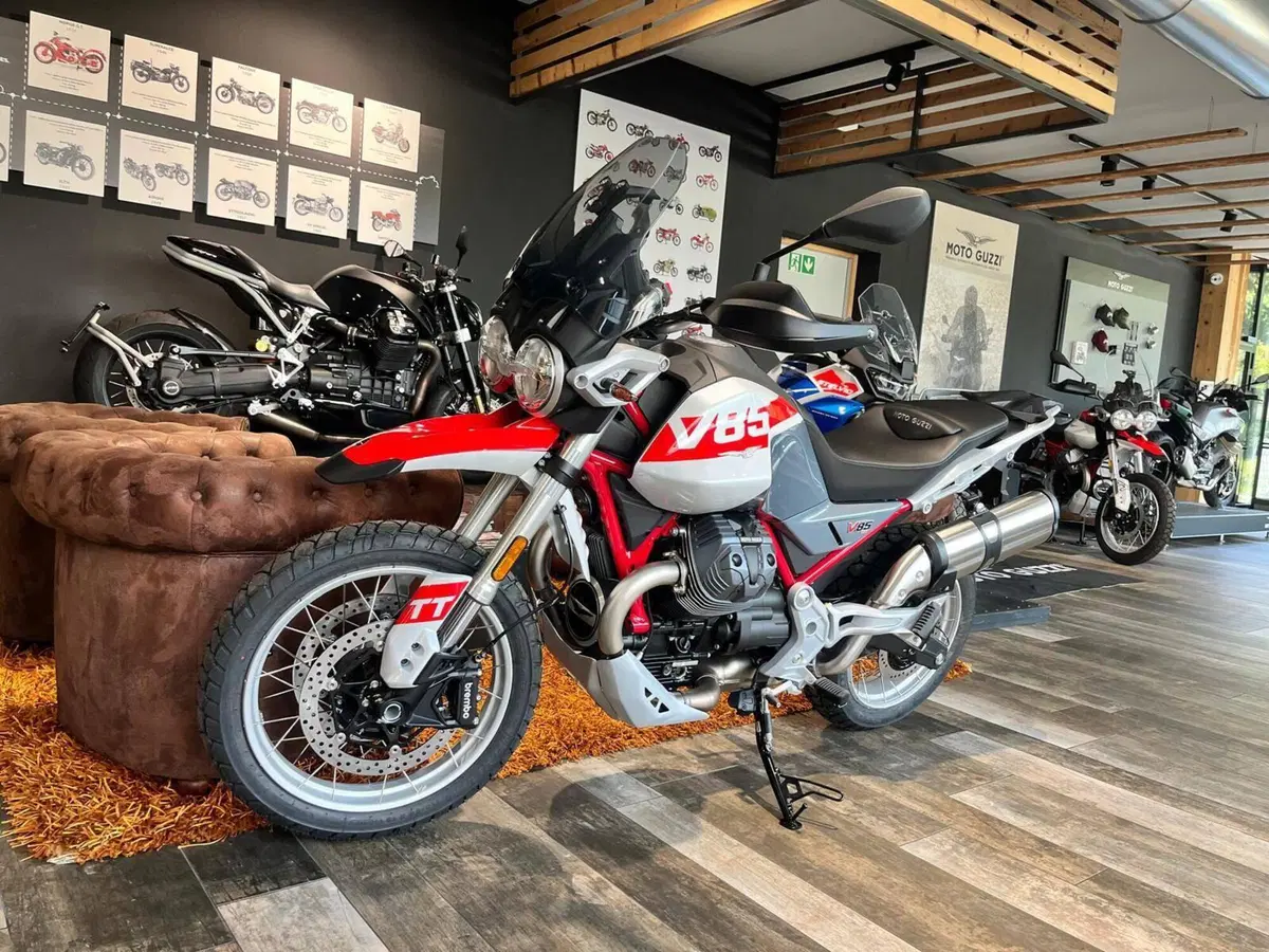 Moto Guzzi V85 TT (2024 - 26) (3)