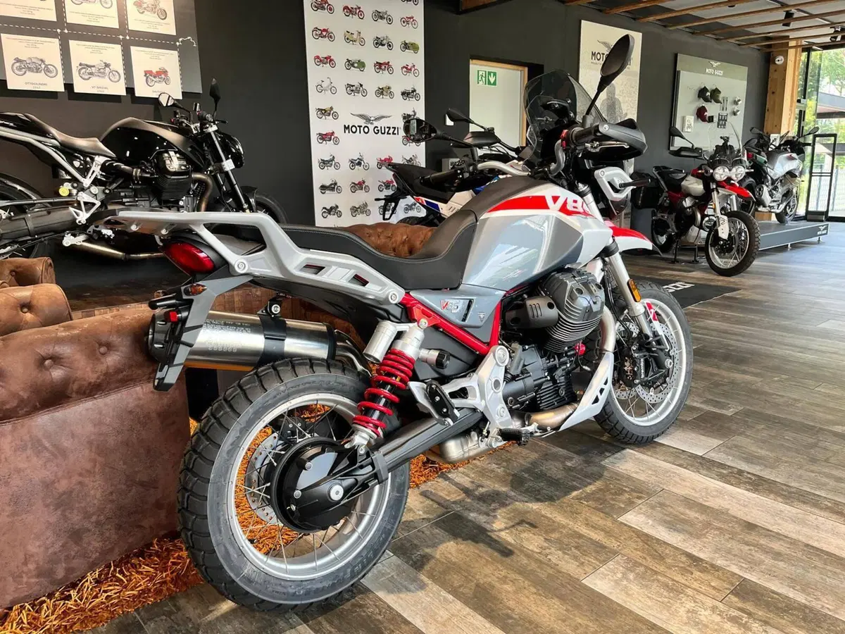 Moto Guzzi V85 TT (2024 - 26) (4)
