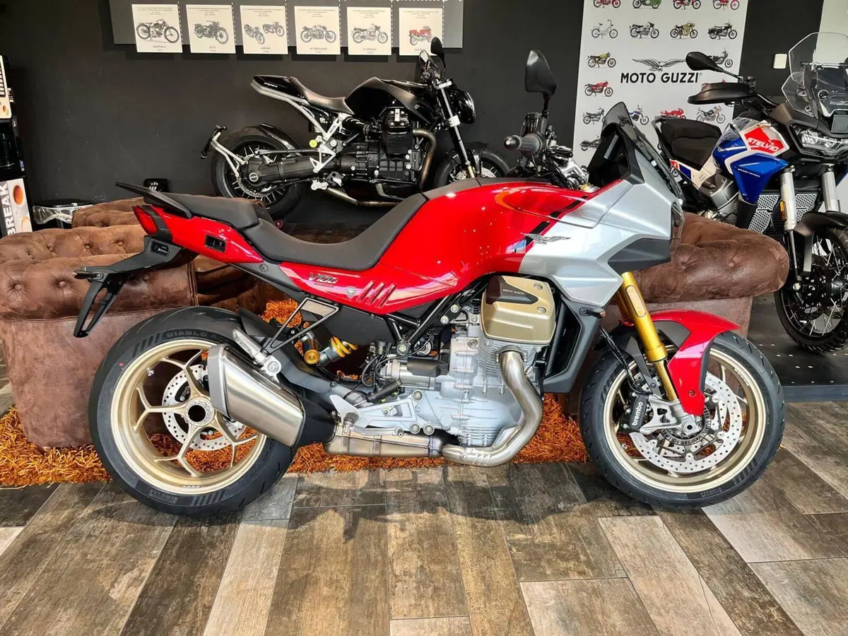 Moto Guzzi V100 Mandello S (2025 - 26) (2)