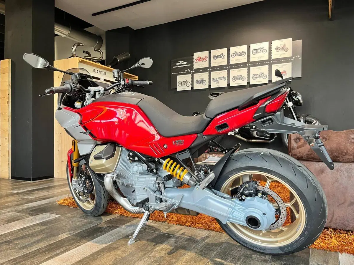 Moto Guzzi V100 Mandello S (2025 - 26) (4)