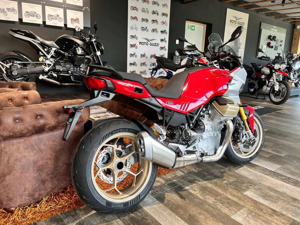 Moto Guzzi V100 Mandello S (2025 - 26) (5)