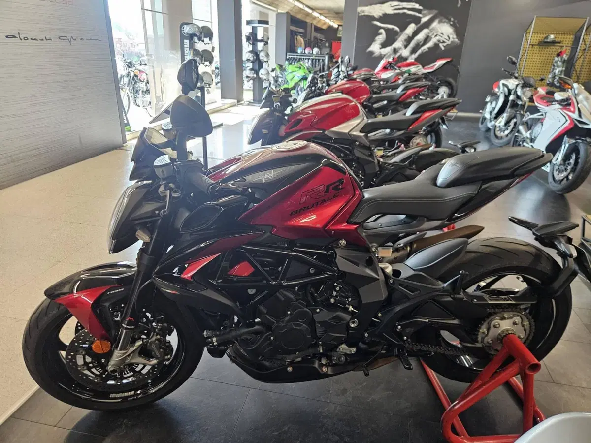 MV Agusta Brutale 800 RR (2021 - 25) (3)