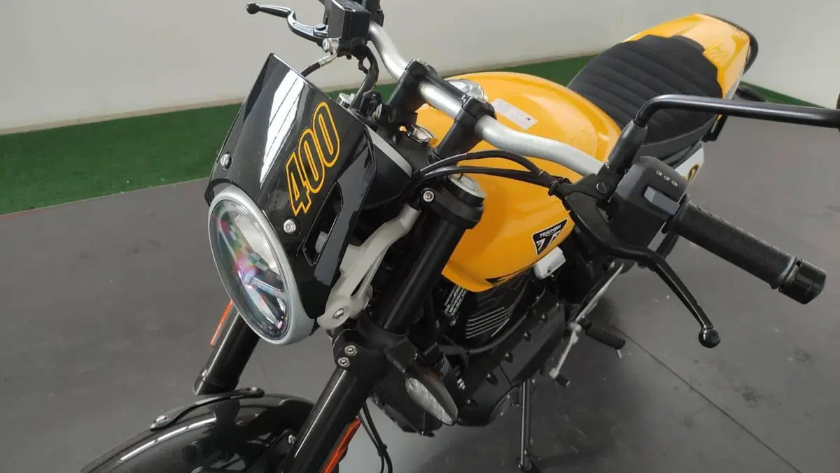 Triumph Tracker 400 (2026) (5)