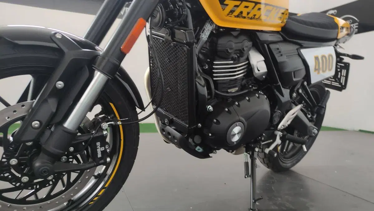 Triumph Tracker 400 (2026) (6)