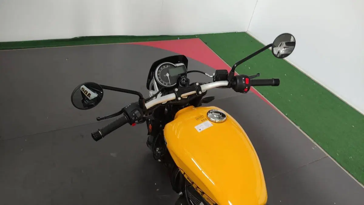 Triumph Tracker 400 (2026) (9)