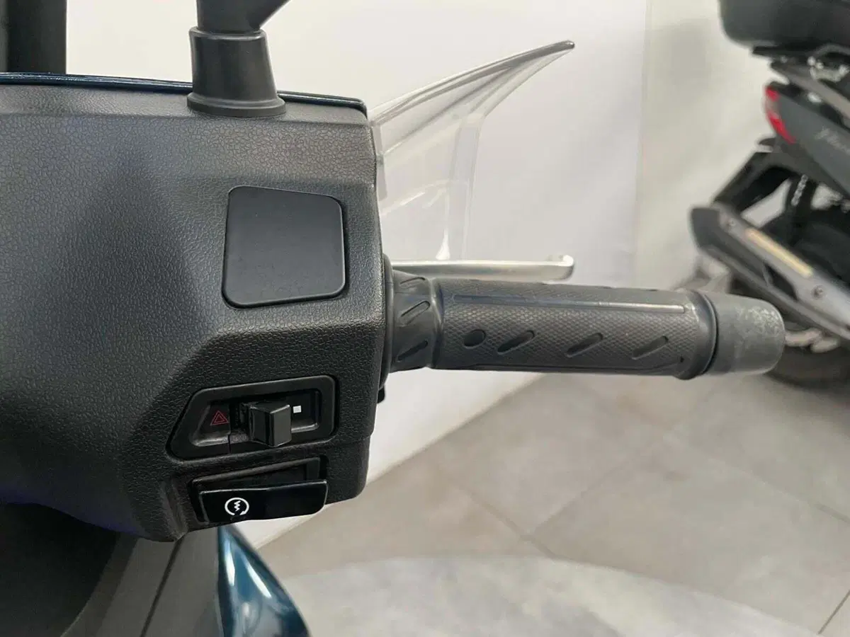 Kymco Agility 300i (2021 - 25) (14)