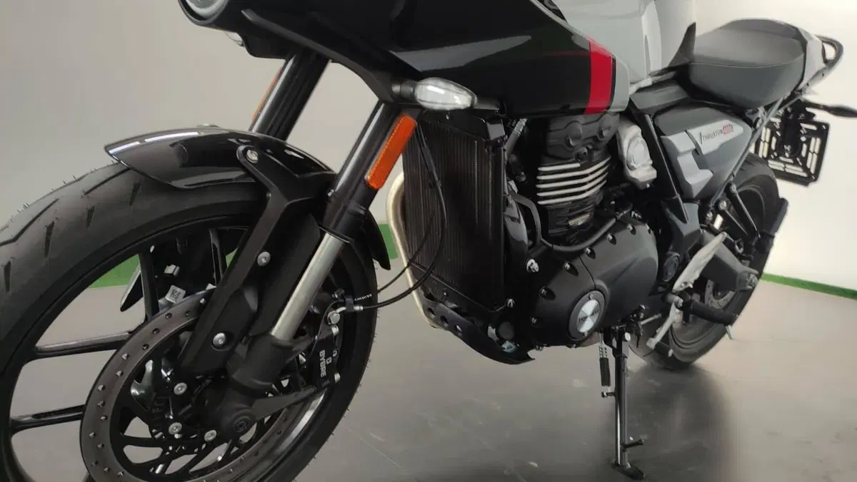 Triumph Thruxton 400 (2026) (4)