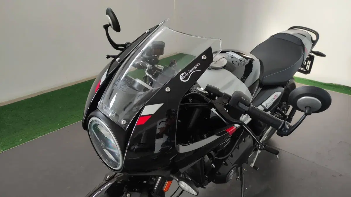 Triumph Thruxton 400 (2026) (5)